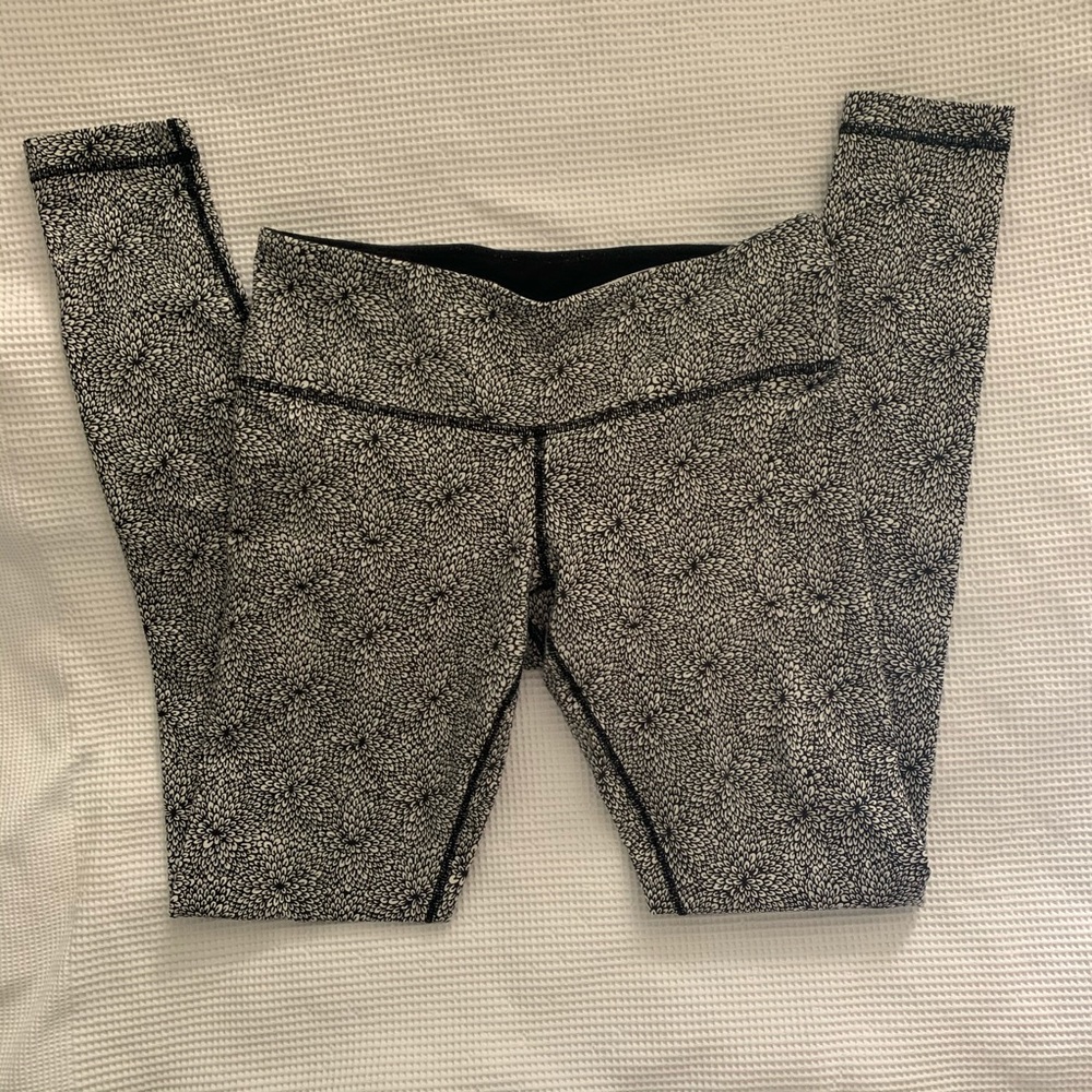 Lululemon Athletica Leggings, size 6